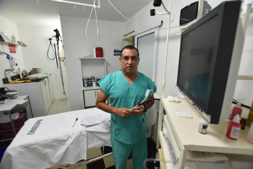 MÉXICO. Rodríguez, con ropa deportiva, sutura a su competidor.