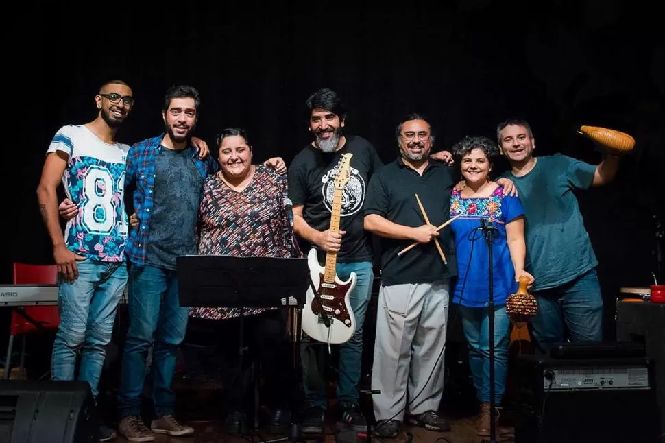 RONDA MALEMBE. Con guitarra, conga, cajón peruano, charango y piano los ritmos invitan a bailar. 
