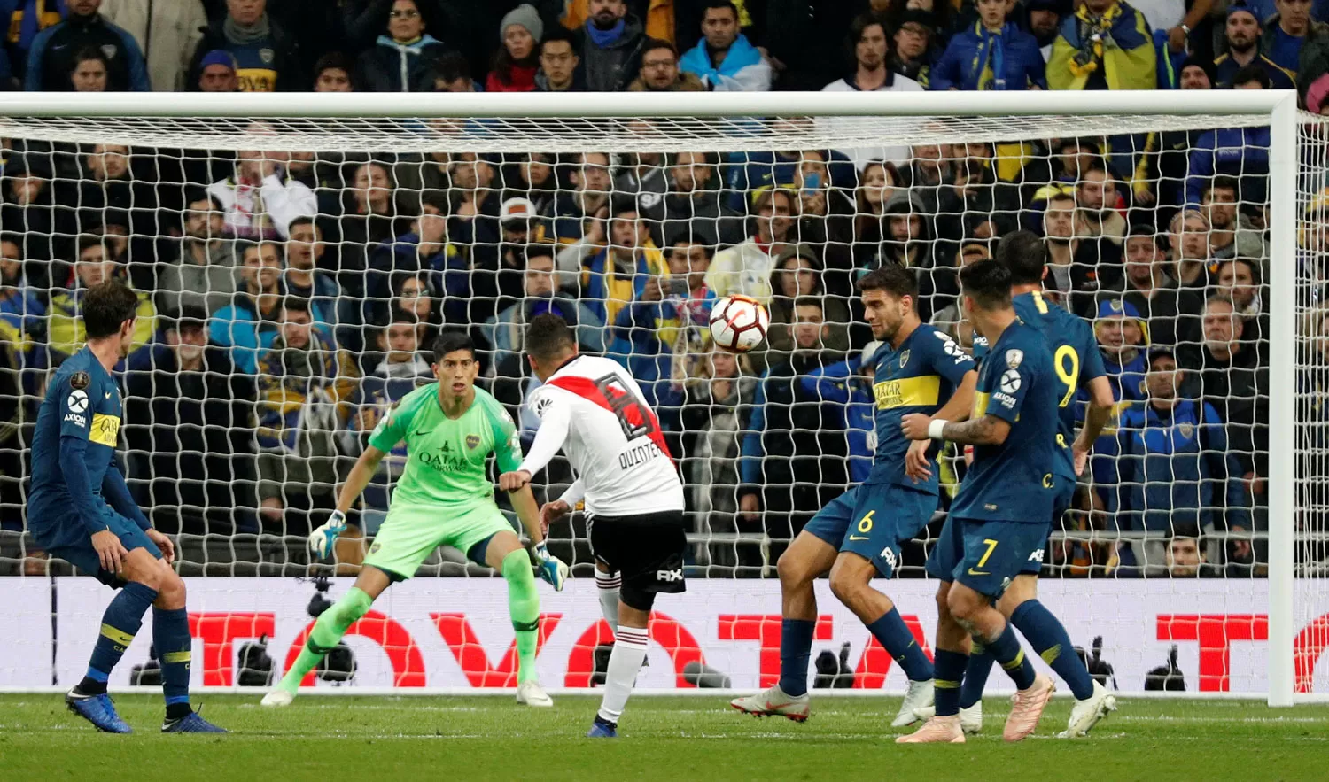 GOLAZO. Quintero inclinó la balanza para River y puso el 2-1 clave.