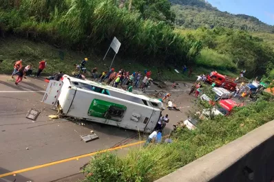 Tragedia: al menos 13 muertos y 20 heridos dejó un accidente en Colombia