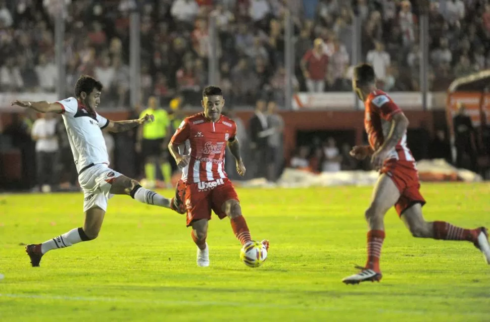 PIENSAN EN SEGUIR CRECIENDO. Bieler y Pons se complementaron bien en el ataque, pero en La Ciudadela saben que deben potenciar todos los aspectos para asegurar la permanencia en la Superliga. la gaceta / foto de antonio ferroni 