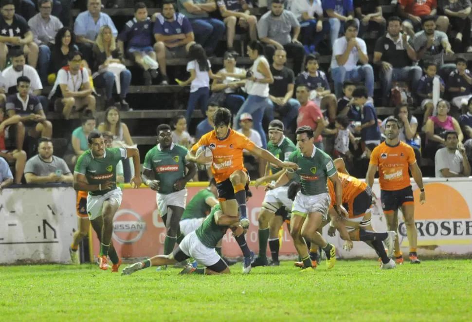 EXHIBICIÓN. Organizar amistosos, la única vía para ver en acción a la “Naranja” hasta que se defina alguna competencia. la gaceta / foto de hector peralta (archivo)