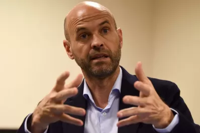 Dietrich criticó el paro de pilotos y aseguró que toman de rehenes a los pasajeros