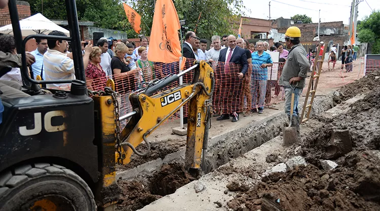Manzur, duro con Alfaro: nunca hizo nada; nunca arregló ni mejoró nada