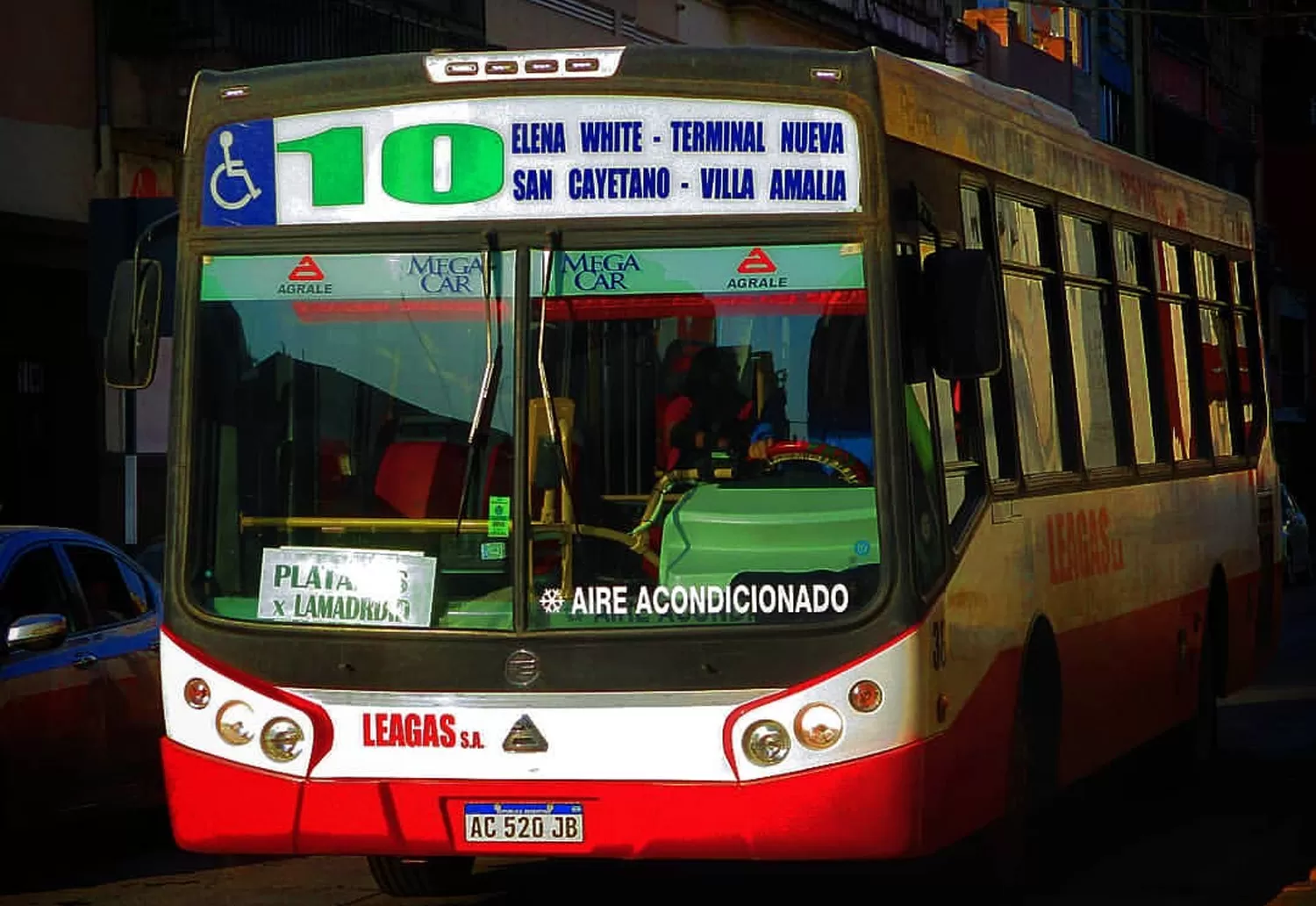 INSEGURIDAD. Un chofer se encuentra grave tras un asalto a mano armada.