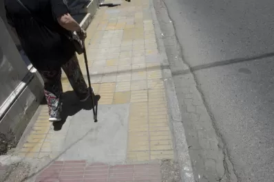 Veredas rotas: si el vecino no las arregla, la municipalidad las parcha