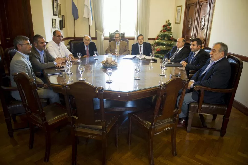 EL INICIO DE LA REUNIÓN. Canelada, Colombres Garmendia, Caponio, Gandur, Estofán, Garmendia, Navarro Dávila, Carrasco y Ahumada ayer en la Corte. la gaceta / FOTO DE JORGE OLMOS SGROSSO