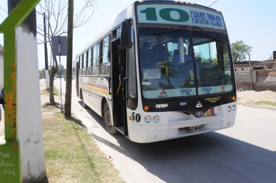 LINEA 10. Los conductores de estos ómnibus fueron blanco de agresiones en los últimos días. la gaceta / foto de Analía Jaramillo (archivo)