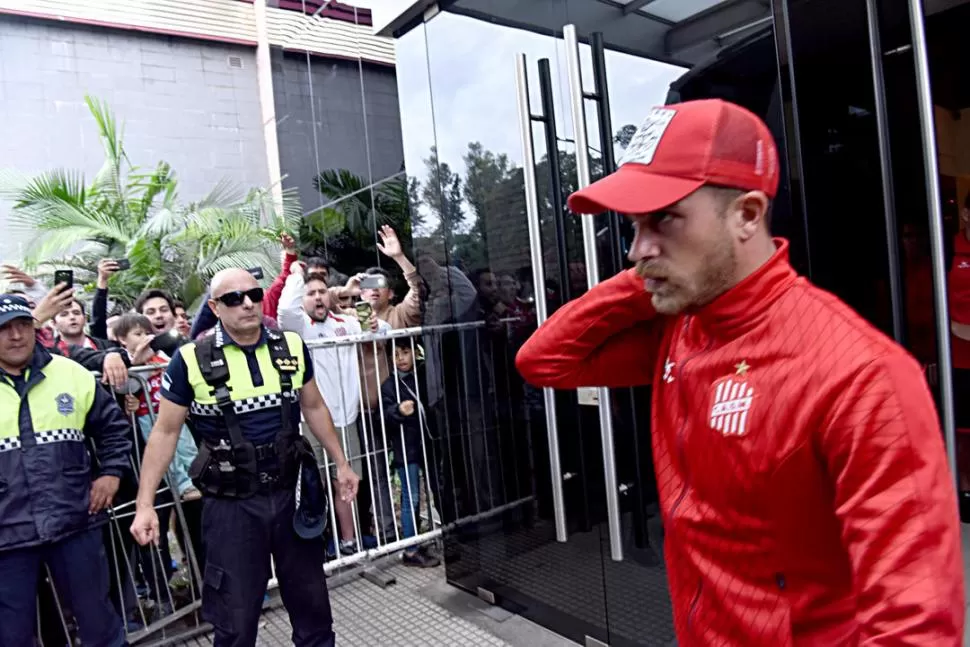 YA SE DESPIDIÓ. Adrián Arregui les agradeció a los hinchas el apoyo recibido y anunció que jugarán en un club europeo. la gaceta / Foto de José Nuno