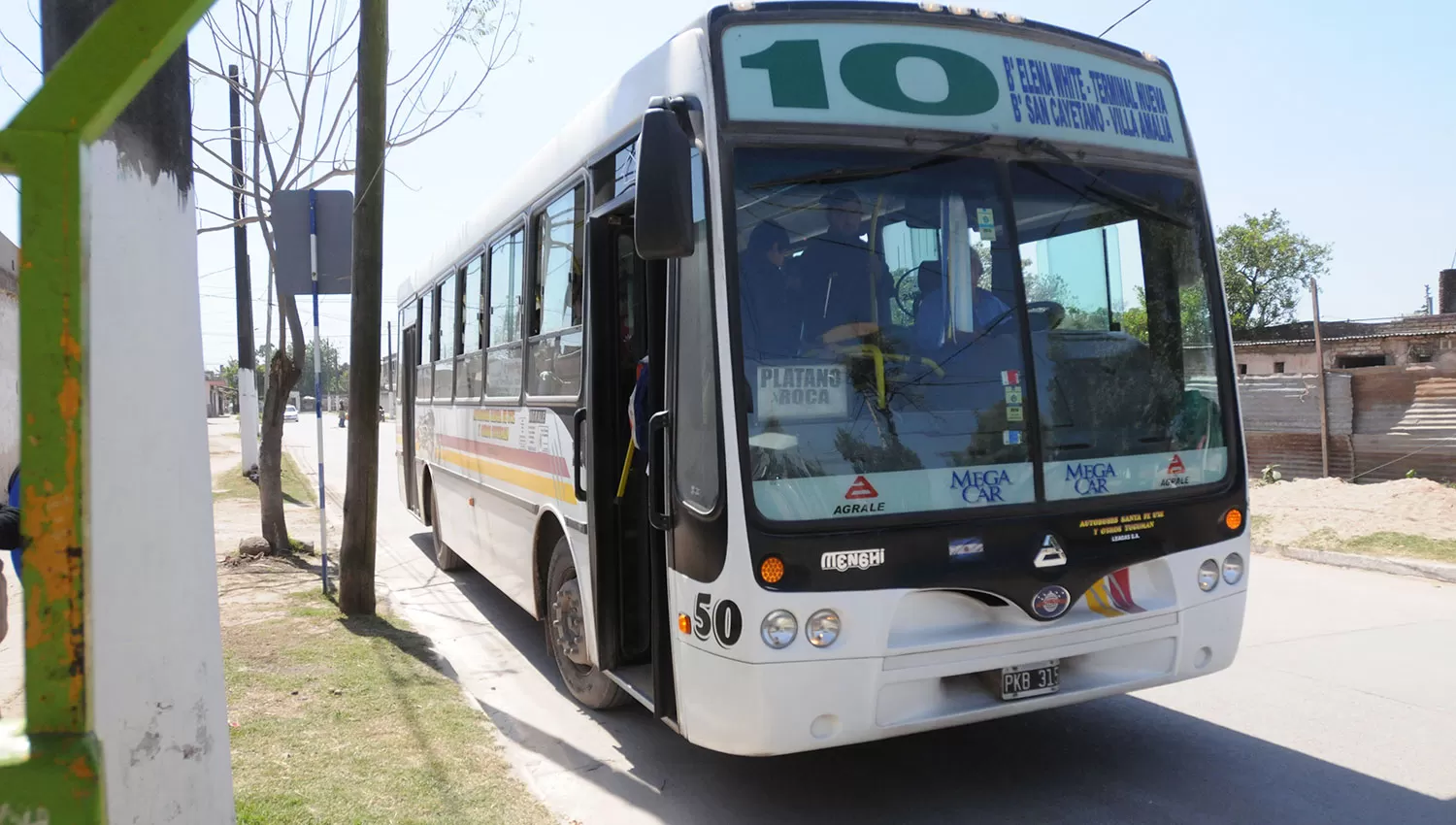 La Línea 10 informó a los pasajeros a través de un cartel. ARCHIVO