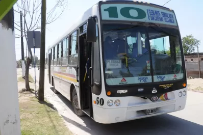 Luego del violento asalto a un chofer, la Línea 10 reduce su recorrido en dos barrios