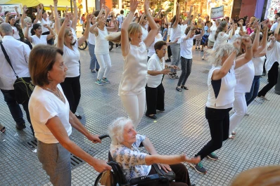 La Sociedad de Beneficencia de Tucumán le puso fiesta a la peatonal Mendoza