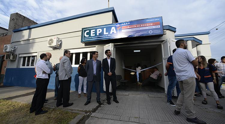 Manzur habilitó un centro para adictos y prometió terminar el de La Costanera