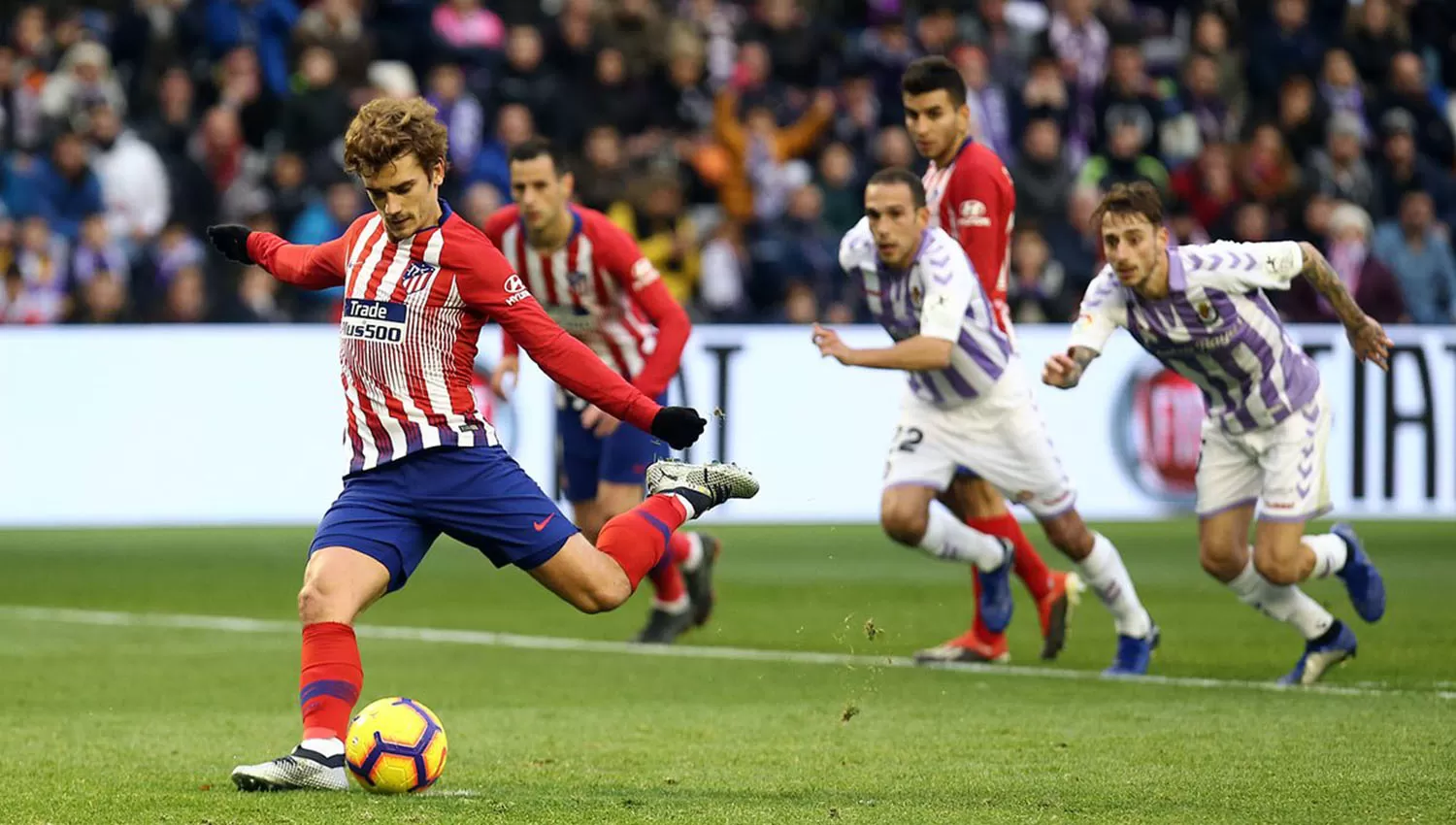 Antoine Griezmann anotó un doblete en el triunfo Colchonero. (FOTO TOMADA DE TWITTER @LaLiga)