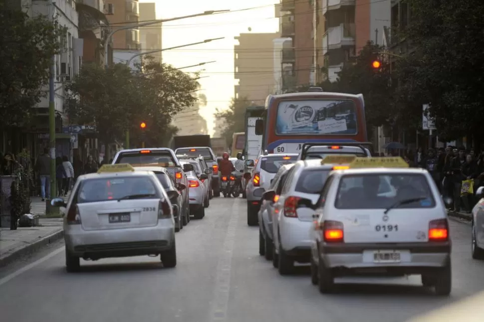 FRENO A LOS AUMENTOS. En el Estado congelaron un nuevo pedido de incremento por parte del transporte de pasajeros. la gaceta / foto de Inés Quinteros Orio (archivo)