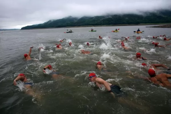“X Cruce Internacional a nado de El Cadillal”: más duro de lo normal