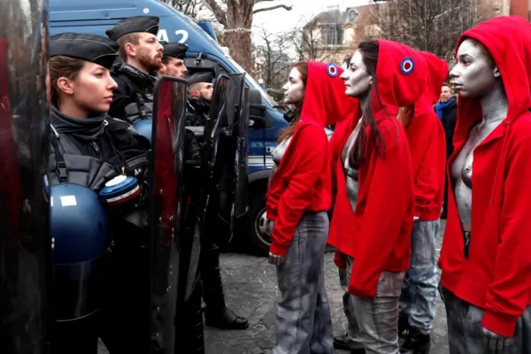 La quinta protesta de los “chalecos amarillos” terminó con un centenar de manifestantes presos
