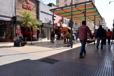Puja gremial, ¿abrirán los comercios tucumanos el domingo 23?