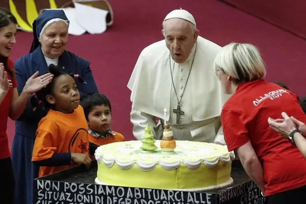 El papa Francisco cumple 82 años, sin celebraciones especiales en el Vaticano