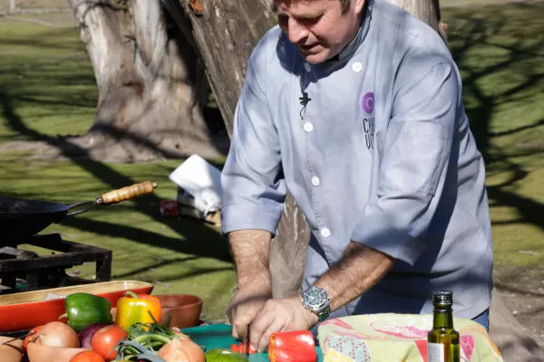 Hoy, en Cocinando con Maxi: medallones de atún, con verduras a la chapa