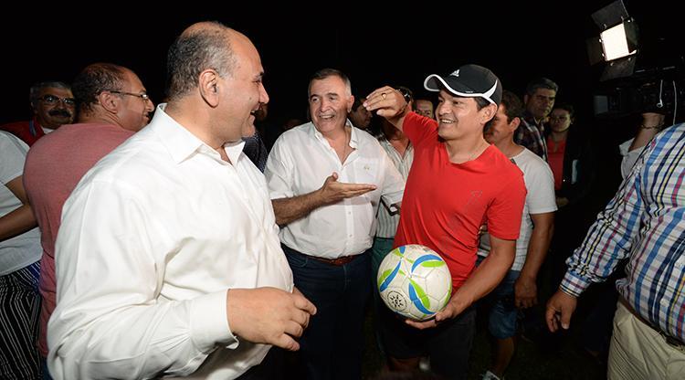 JUNTOS. Manzur y Rodríguez, en Concepción; atrás, Osvaldo Jaldo. 