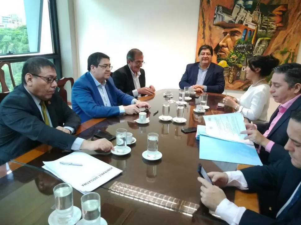 LEGISLACIÓN GENERAL. Cativa (PJ), desde la cabecera, presidió la reunión. prensa legislatura