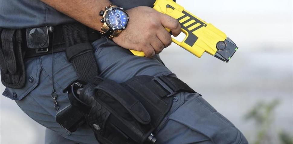 A MODO DE EJEMPLO. Una de las armas eléctricas más conocidas en el mercado es la “Taser”, que se utiliza en varios países.  