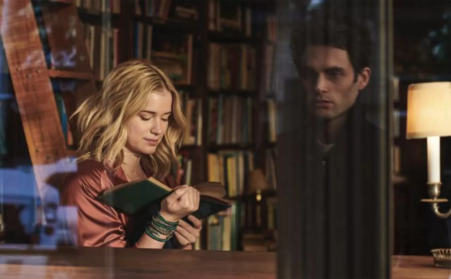 YOU. La nueva serie de Netflix que trata la obsesión y el acoso.