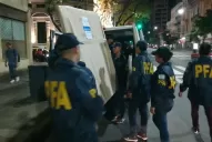 Retiraron más de 30 cuadros del departamento de Cristina Kirchner en Recoleta