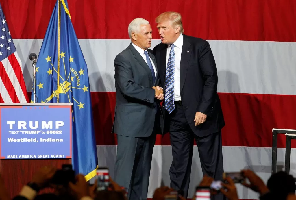 Trump, entre el acero y el muro de concreto