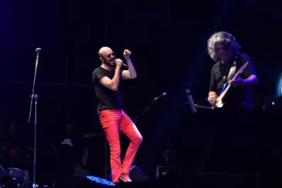 Abel Pintos: “canto y bailongo colectivo” en El Mollar