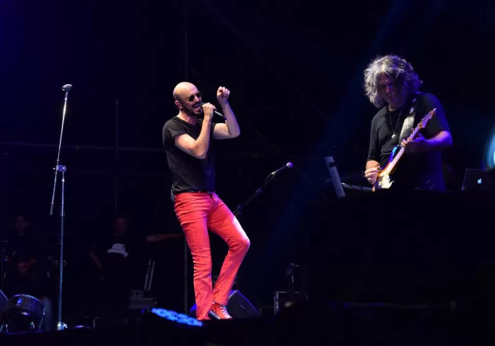 DESPUÉS DE VARIOS AÑOS. Abel Pintos volvió a enamorar a su público, que cantó, bailó y lloró con él. la gaceta / fotoS de Osvaldo Ripoll 