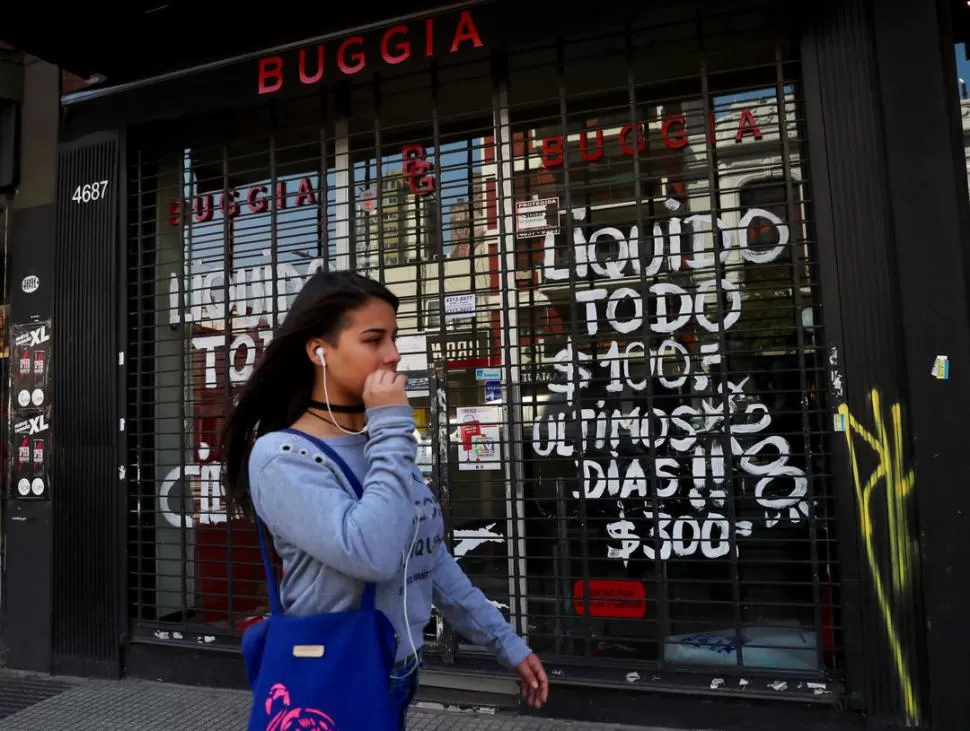 ALTERADOS. La caída del poder adquisitivo llevó a las familias a cambiar la forma en la que gastan sus ingresos y administran mejor el salario.  archivo 