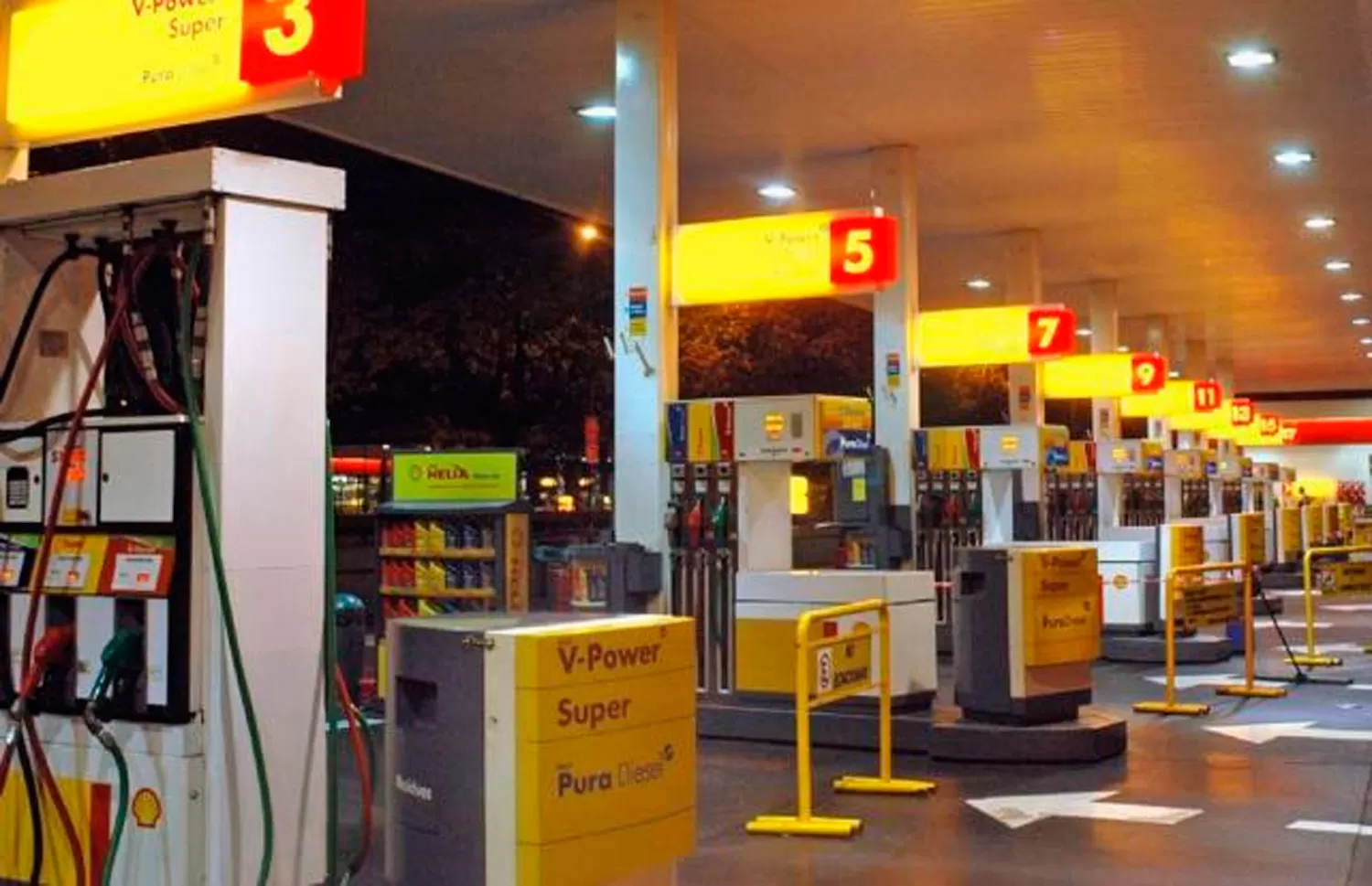 SHELL. La estación se suma a las bajas de precios de los combustibles.