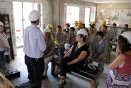 ¿Piropos en los andamios? Dan charlas en obras de construcción para prevenir el acoso callejero