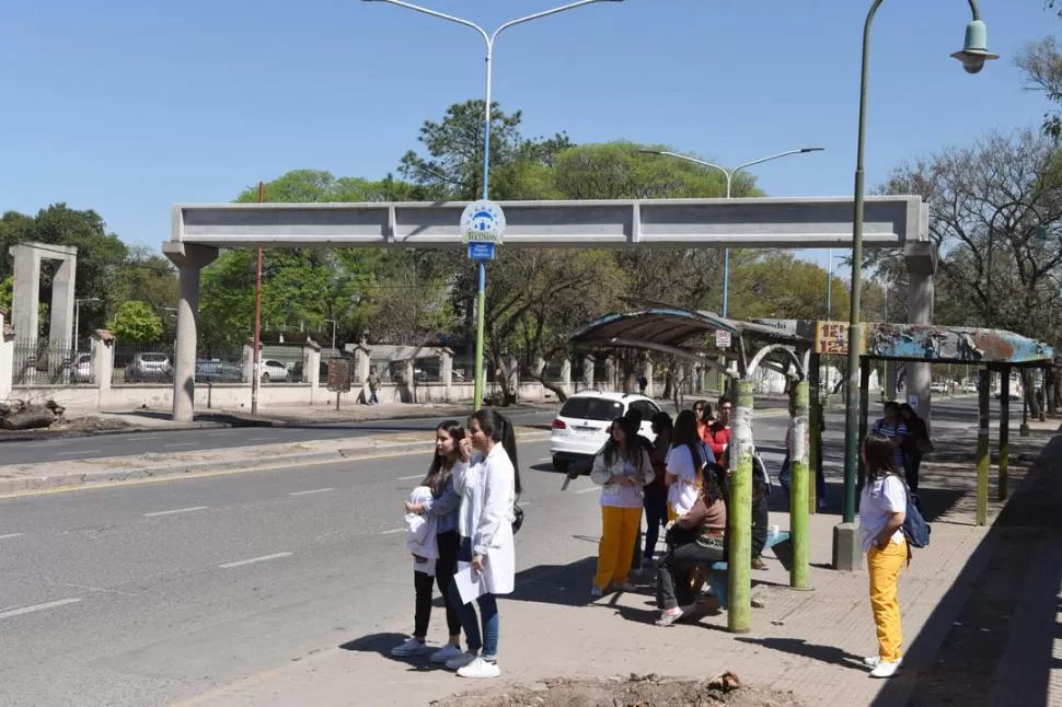 EN EL CENTRO PREBISCH. El acceso al boleto universitario es un viejo reclamo de los estudiantes tucumanos. la gaceta / foto de analía jaramillo 