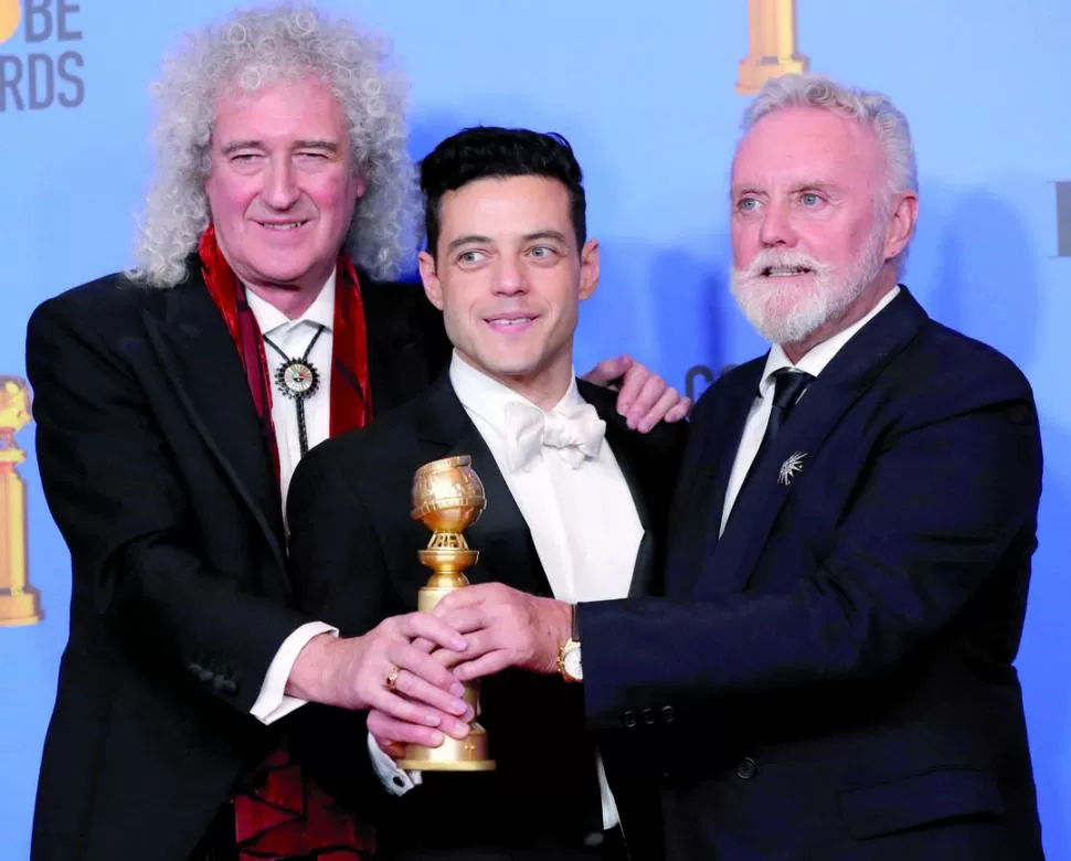 ESTRELLAS. May y Taylor (de Queen) rodean a Malek. credito