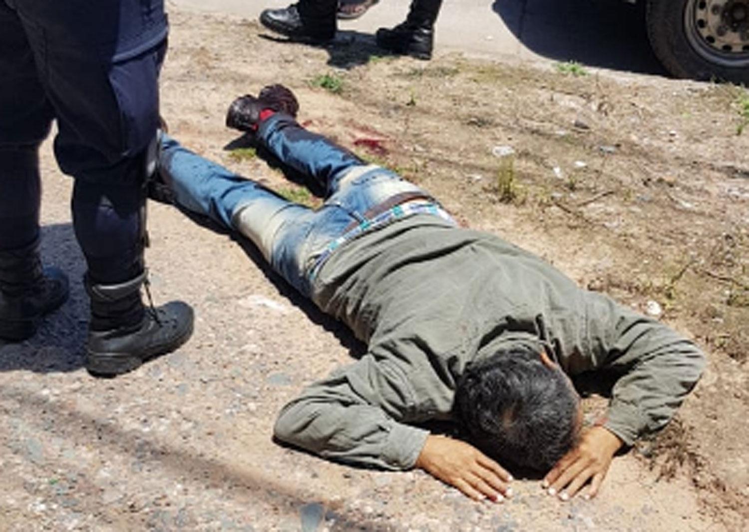 El sospechoso herido fue llevado al Centro de Salud.