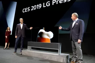 Una valija que te sigue, el TV que se enrolla y la cerveza casera traen el futuro a la vida diaria