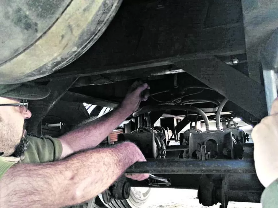 OPERATIVO. Gendarmes interceptaron un camión en la ruta 40, a la altura de Colalao del Valle. 