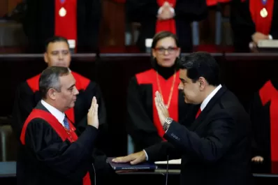Maduro asume con un cerco diplomático mundial y en medio de una grave crisis social