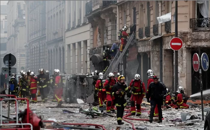 Los bomberos llegaron al lugar tras un llamado por una fuga de gas. TÉLAM