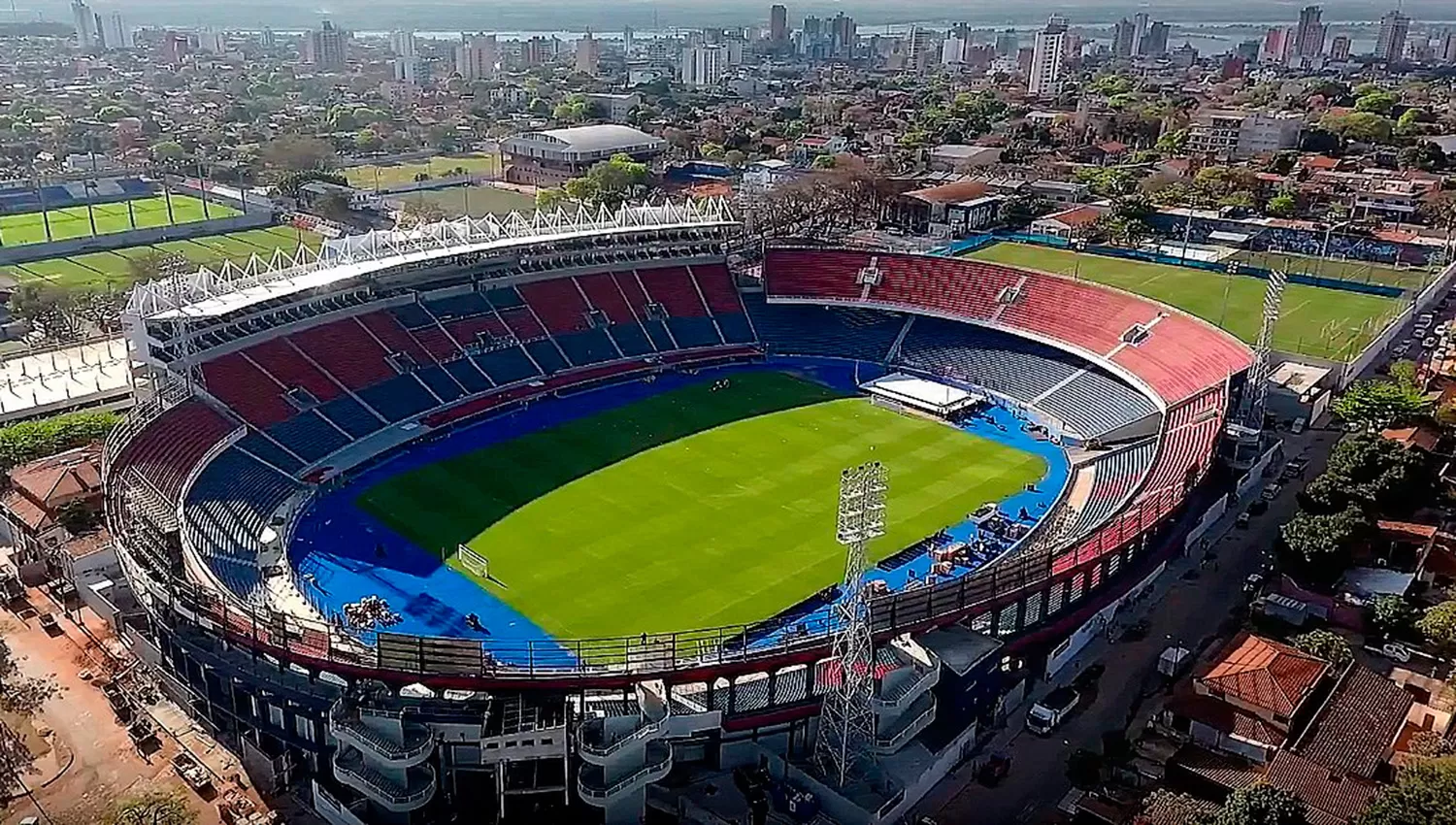  El estadio de Cerro Porteño es conocido con el sobrenombre de La Olla y sus derivaciones de La Olla Azulgrana o La Nueva Olla, éste último a partir de su reinauguración el 19 de agosto de 2017.