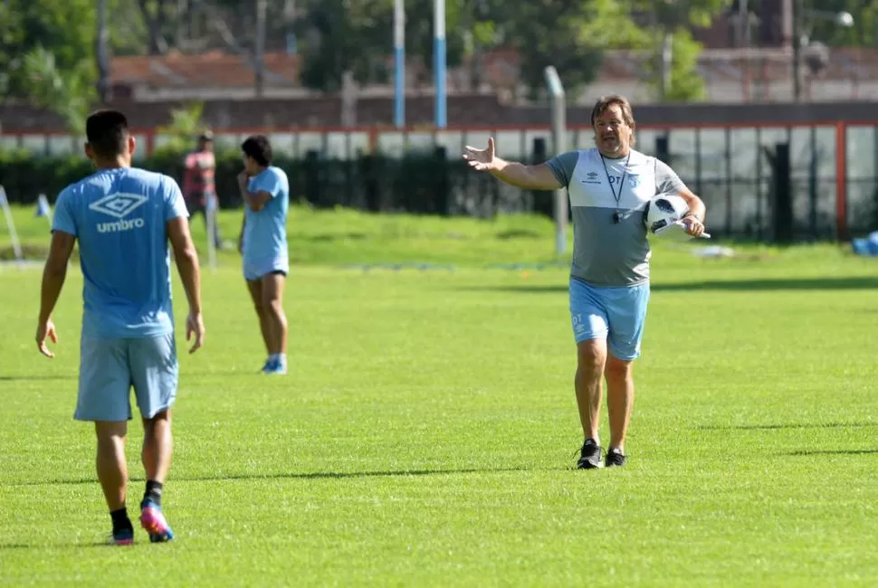 FELIZ EN OJO DE AGUA. Zielinski decidió no mover al plantel de Tucumán. la gaceta / foto de franco vera 