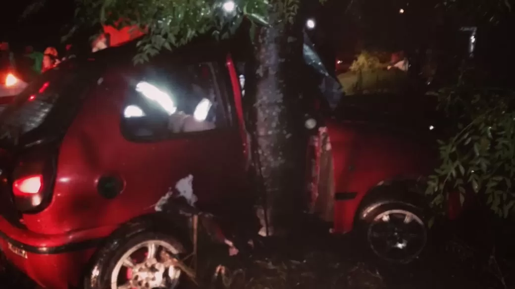 Así quedó el auto accidentado. FOTO GENTILEZA DE BOMBEROS DE ALDERETES