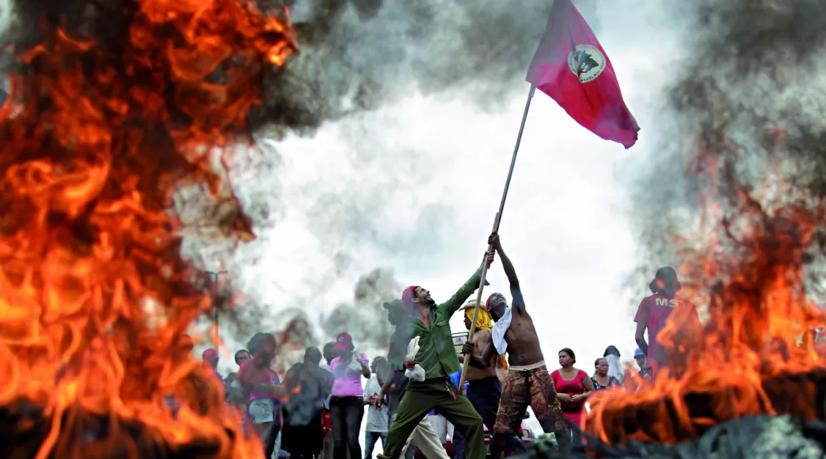 EN NOMBRE DE LA JUSTICIA SOCIAL. El Movimiento de Trabajadores Rurales sin Tierra se enfrenta al Gobierno.