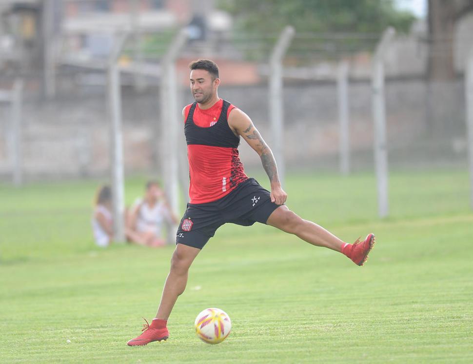 RECUPERÁNDOSE. El capitán trabajará de manera diferenciada por su tobillo. la gaceta / foto hecor peralta