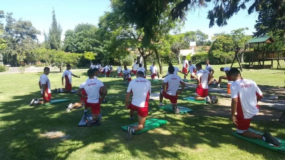 SE REANUDA. El doble turno de trabajos físicos y los amistosos serán las características de la estadía de una semana en Buenos Aires del plantel de La Ciudadela. twitter @CASMOficial 