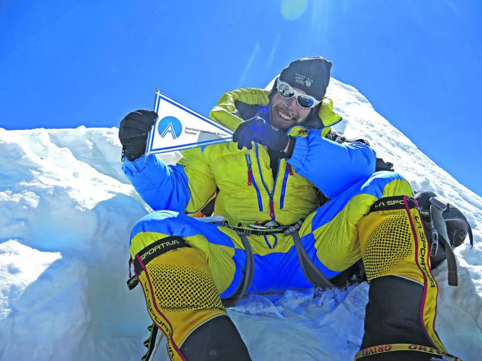 RECUERDO. Kusnezov llevó el banderín que identifica a Tucumán. 