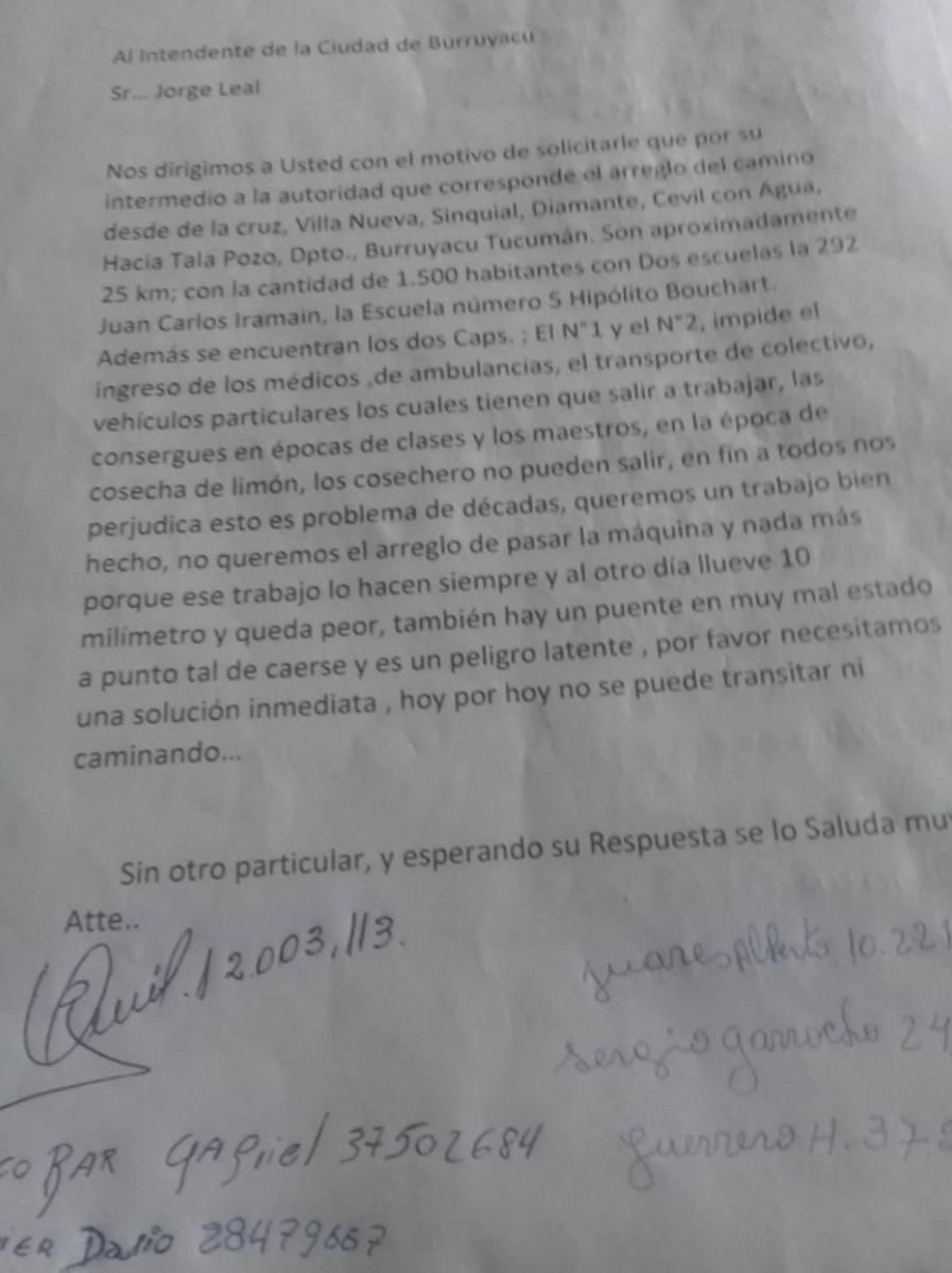 Por el barro, la ambulancia no pudo llegar a Tala Pozo y trasladaron a la paciente en tractor